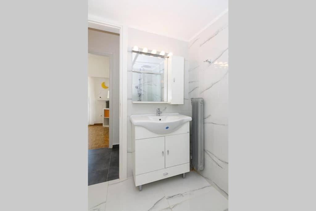 דירות אתונה Sunlit 2Br Oasis In Metaxourghio 3Min From Metro מראה חיצוני תמונה